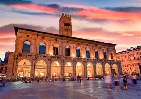 ‭Giulio Veronesi‬ in Piazza Re Enzo 1/h 40125 Bologna